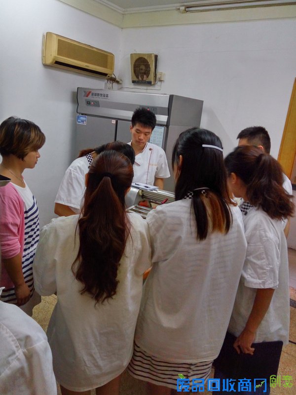 杜仁杰烘焙培训成就年轻夫妻小本创业梦