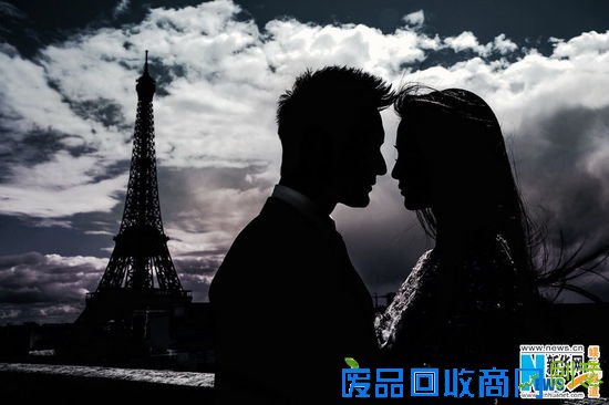 黄晓明Baby正版婚纱照曝光 巴黎拥吻浪漫唯美