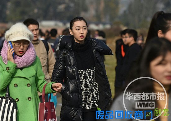 四川省2016艺考开考 帅哥美女云集(组图)