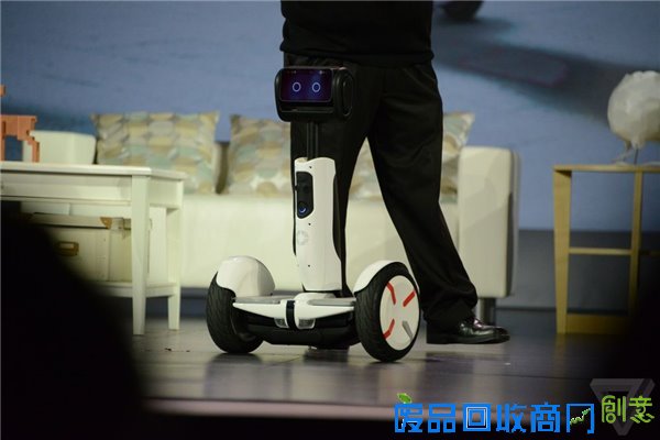 Intel联手小米、赛格威：推机器人管家平衡车