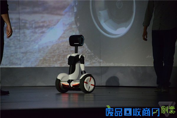 Intel联手小米、赛格威：推机器人管家平衡车