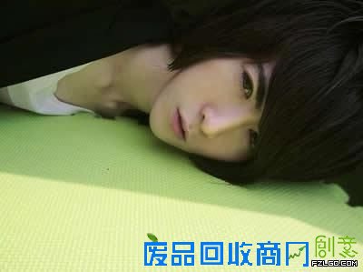 很帅气的非主流男生侧脸照 