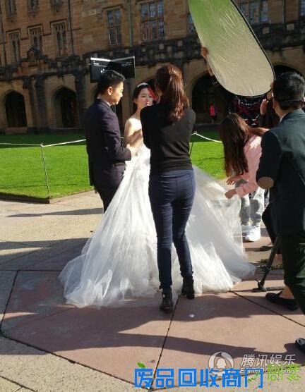 媒体曝刘强东和奶茶妹妹在悉尼大学拍婚纱照