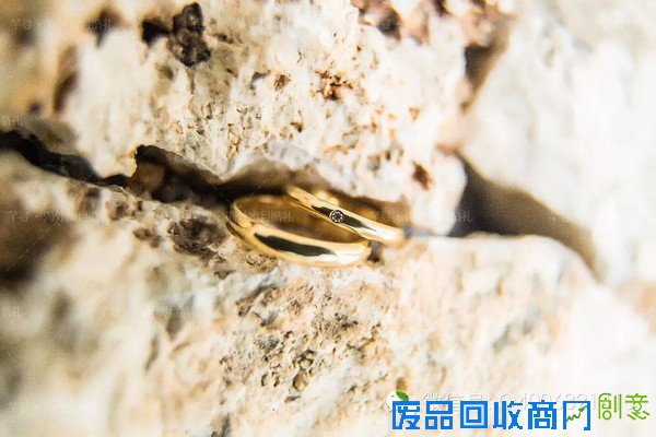 创意婚戒拍摄灵感，海外婚礼的正确打开方式
