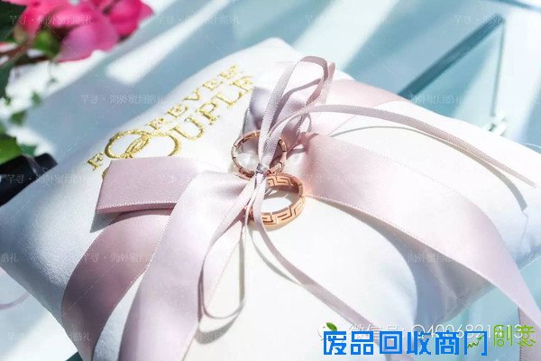 创意婚戒拍摄灵感，海外婚礼的正确打开方式