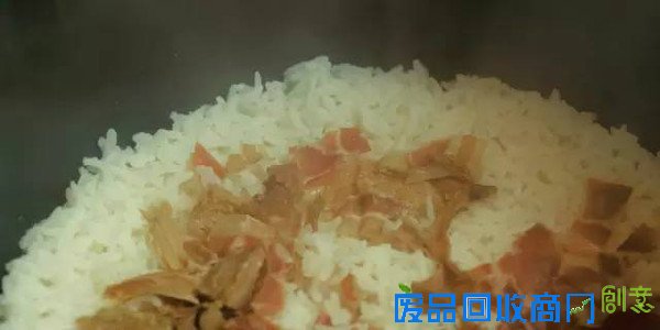 一道用电饭煲就能轻松完成的创意料理,绝对是懒人必备!
