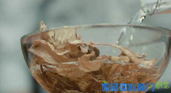 一道用电饭煲就能轻松完成的创意料理,绝对是懒人必备!