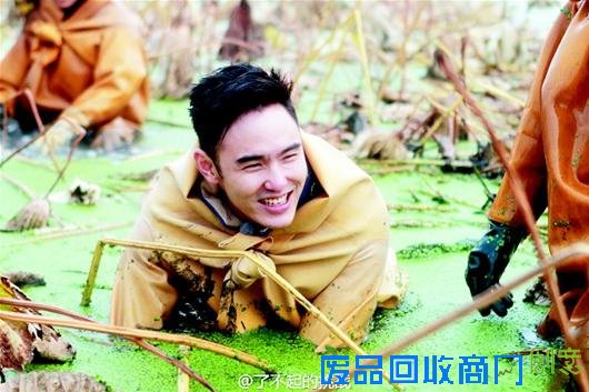 楚天都市报讯 图为：客串空姐