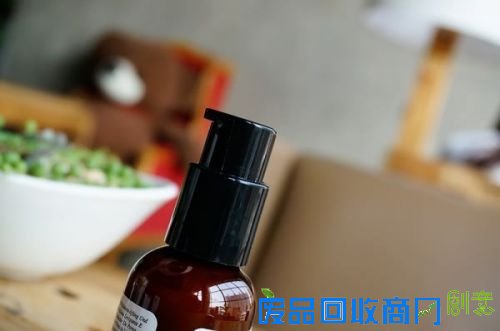 科颜氏精准紧颜提升精华乳液，重拾青春，让嘴角上扬~