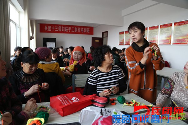 手工编织培训为女职工创业铺路