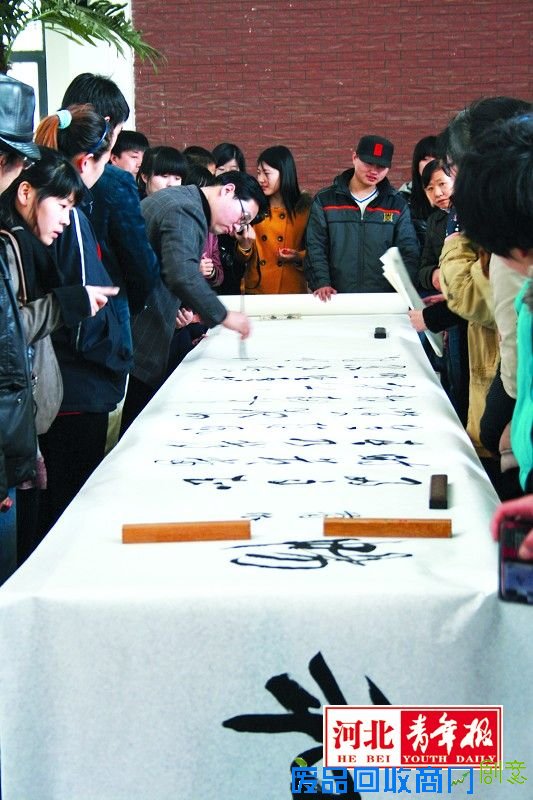 1月16日,由石家庄科技创新服务中心发起的“双创杯”2016创意彩虹跑活动将在科技中心隆重开幕启幕。同期,由河北收视指南频道《河北美术》栏目和河北利涛文化共同组织的“2016百位艺术名家走行百家知名企业”大型系列活动和科技企业展示也将在开幕式后开启启动仪式。