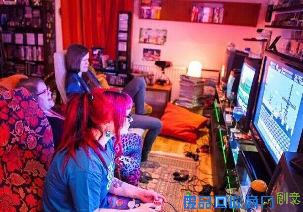 [图]史上“最佳女友”：一屋子收藏4600款游戏