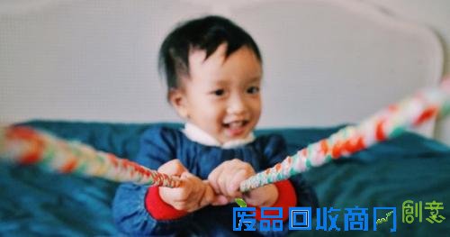 图：黄觉女儿小枣萌照 活泼可爱灵气十足