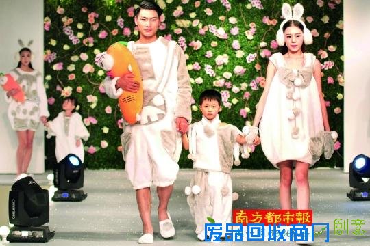 高校举办内衣创意作品展 现场光彩夺目(图)