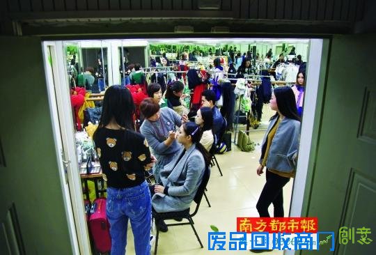 高校举办内衣创意作品展 现场光彩夺目(图)