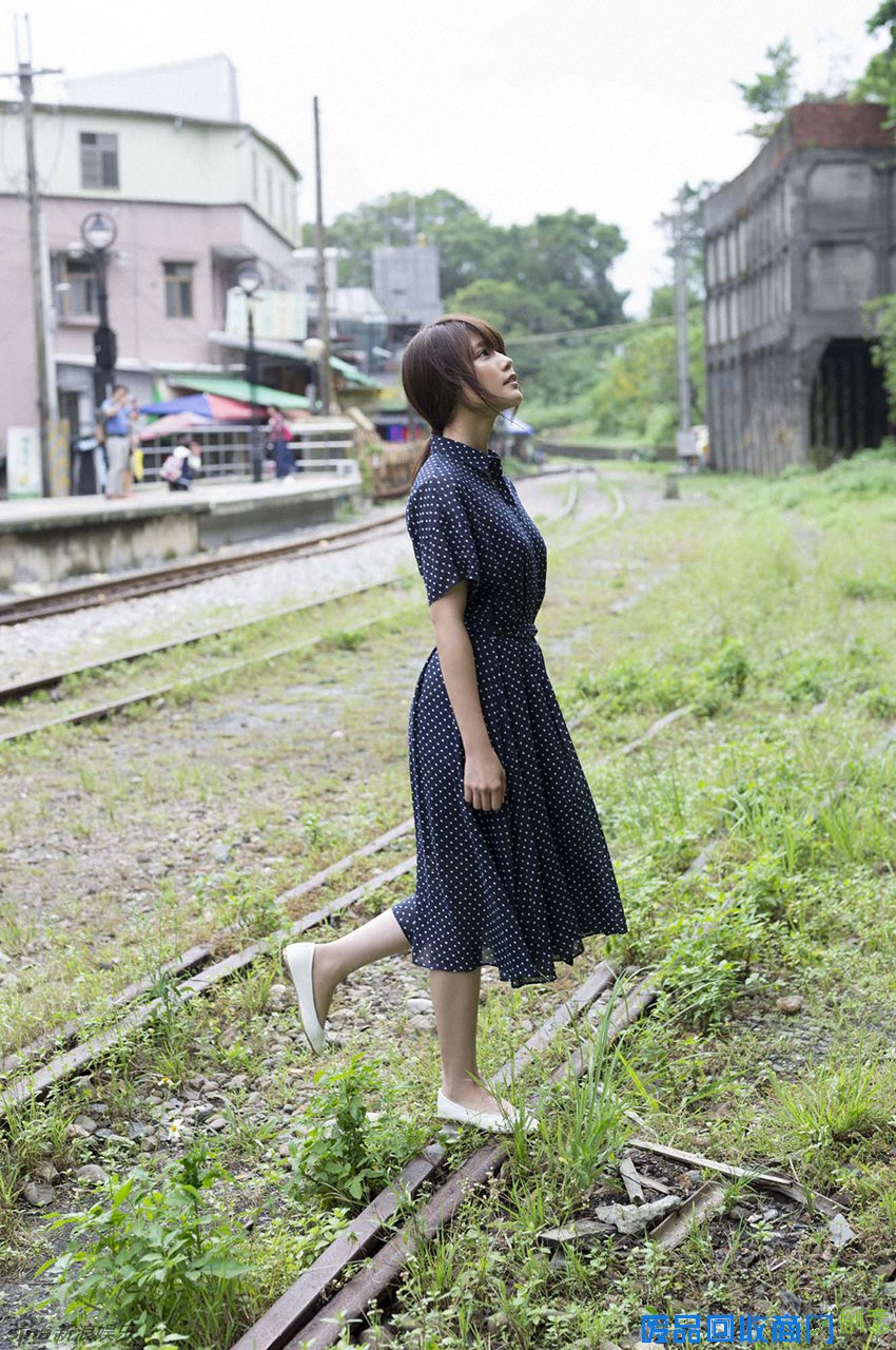 “日版奶茶妹”唯美写真清纯自然 被称“村花”