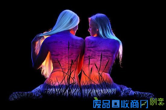 摄影师兼艺术家约翰·波普尔顿(John