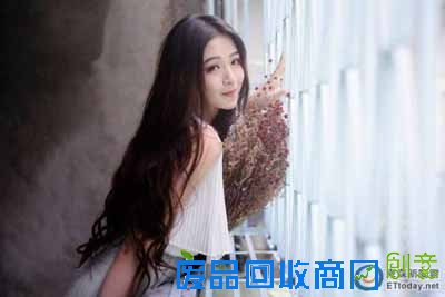 猜不到结局！模特半裸婚纱照美到窒息,但真相让人大跌眼镜