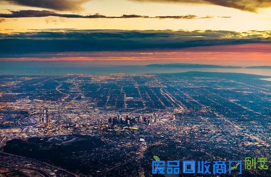 美摄影师两千米高空俯拍大都市绚丽夜景(高清组图)