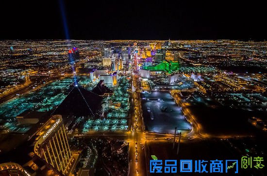 美摄影师两千米高空俯拍大都市绚丽夜景(高清组图)