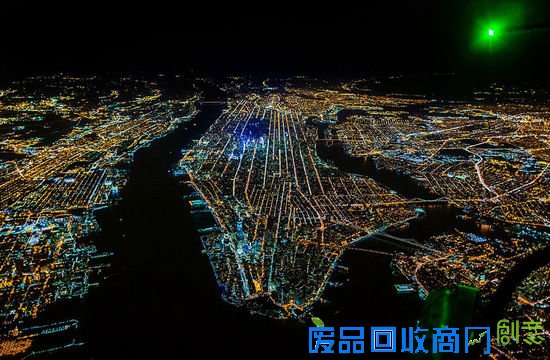 美摄影师两千米高空俯拍大都市绚丽夜景(高清组图)