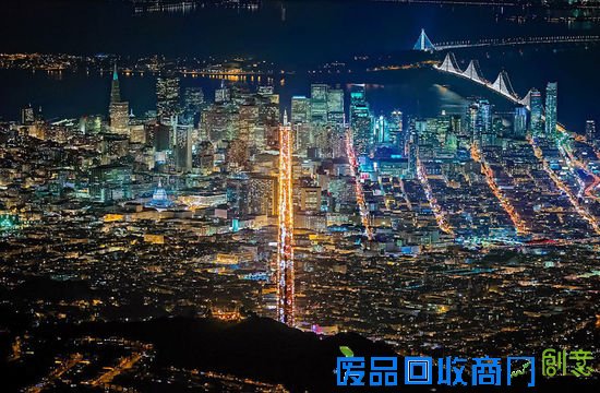 美摄影师两千米高空俯拍大都市绚丽夜景(高清组图)