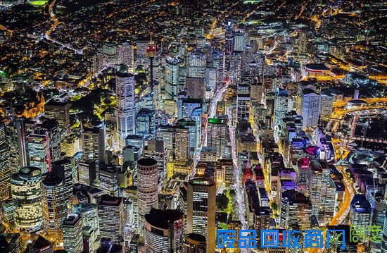 美摄影师两千米高空俯拍大都市绚丽夜景(高清组图)