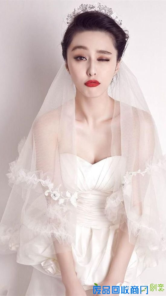 范冰冰婚纱造型俏皮性感