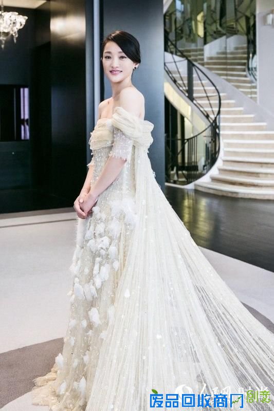 周迅演绎唯美婚纱