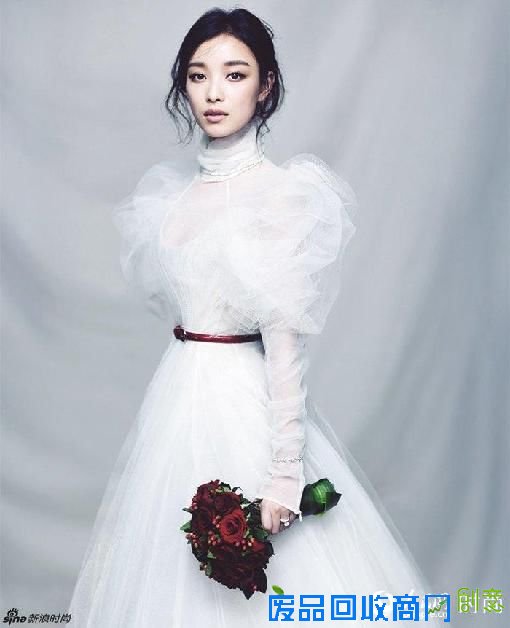 倪妮复古婚纱造型
