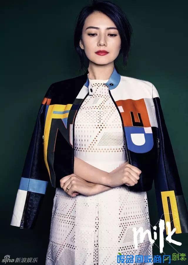 组图：高圆圆衣着艳丽妆容精致 甜笑迷人可爱