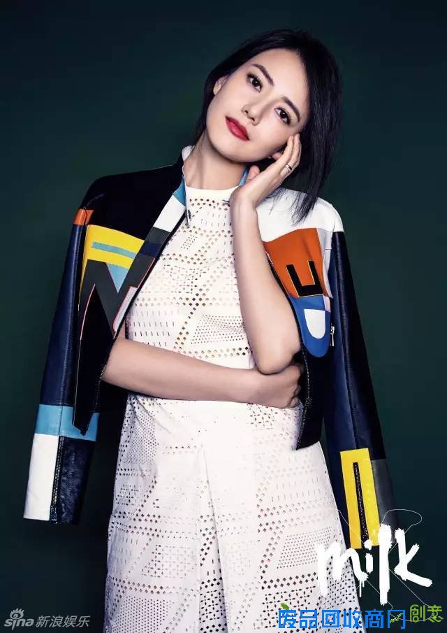 组图：高圆圆衣着艳丽妆容精致 甜笑迷人可爱