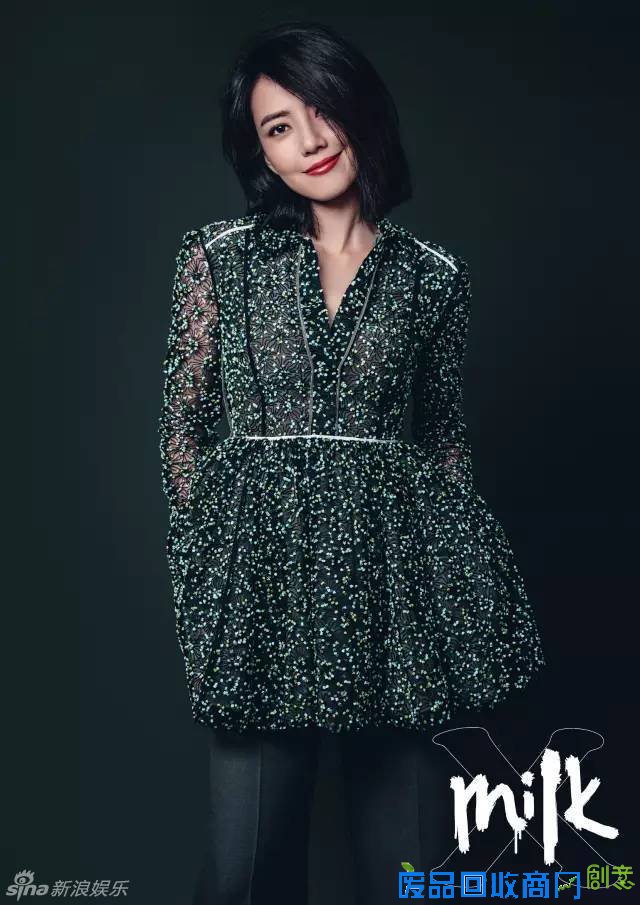 组图：高圆圆衣着艳丽妆容精致 甜笑迷人可爱