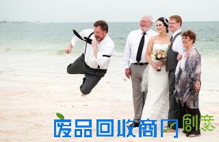 国际摄影协会盘点史上最搞笑婚纱照