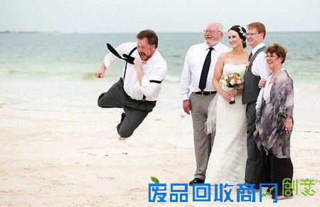 国际摄影协会盘点史上最搞笑婚纱照