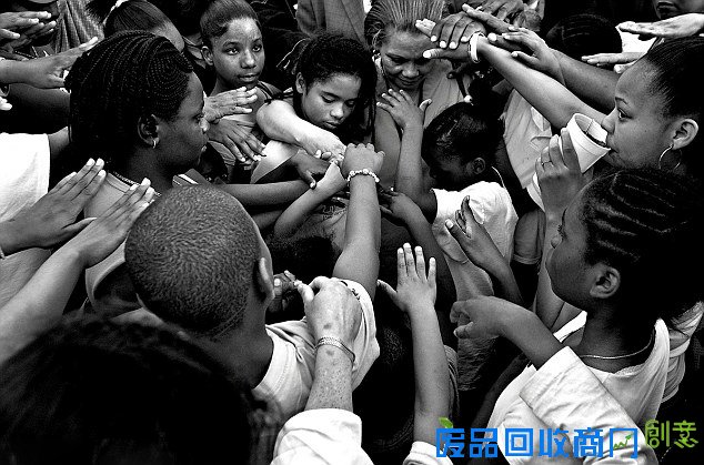 美摄影师图揭青少年暴力犯罪实录