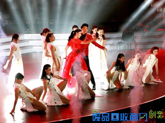 凤凰传奇录制《梦想公益盛典》现场