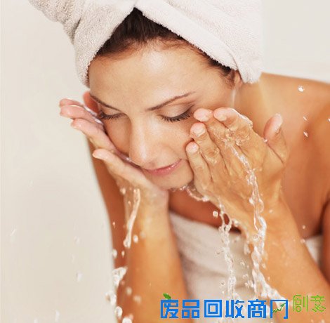 冬天洗脸用什么水 切不可因为寒冷而用过热水洗脸