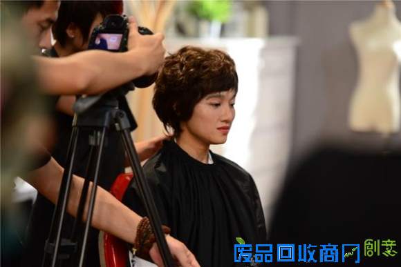 《原来是你》美女主持人变身60岁大妈 母亲相见不相识