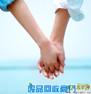 情侣手拉手图片