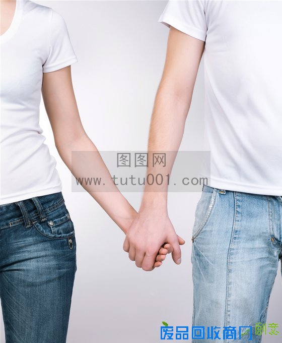 人物素材 穿情侣装手拉手的情侣图片 