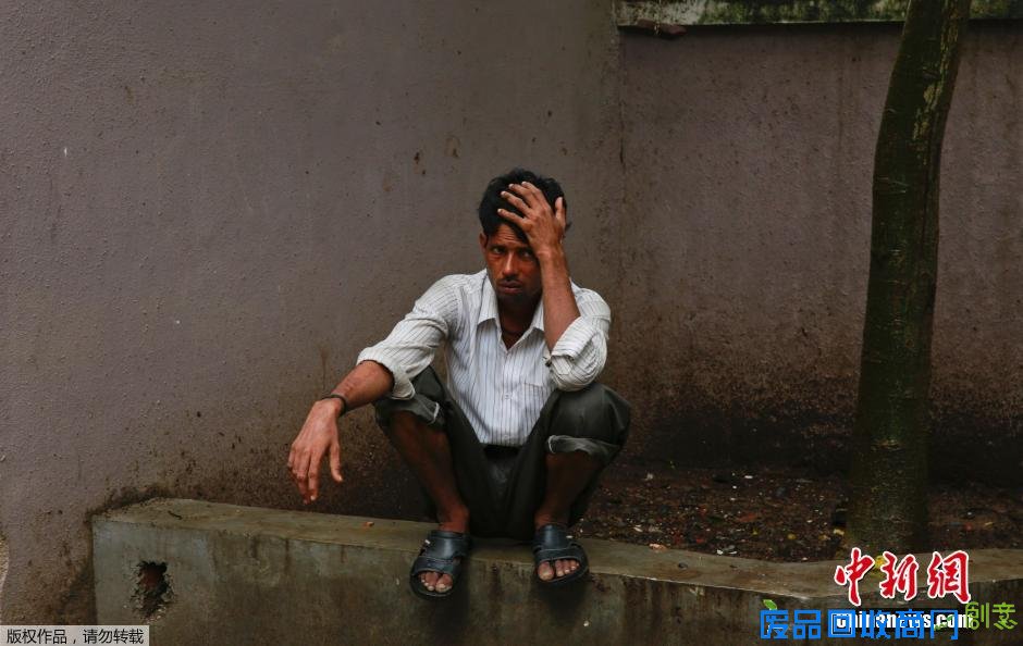 印度孟买假酒中毒事件已致92人死亡 亲属悲痛欲绝(组图)
