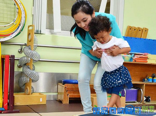 美女主播李佳玲採訪身障兒 被「6部校車」震撼