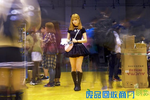 青岛90后女大学生Coser 收入不比白领低