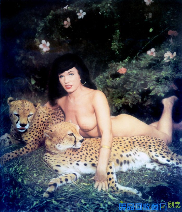 美女与野兽:性感女神佩姬变身丛林女王