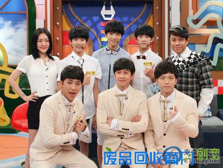 TFboys与小S、蔡康永合影