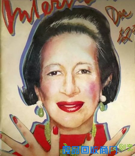 她不美,但这并不妨碍她创造引领潮流的美