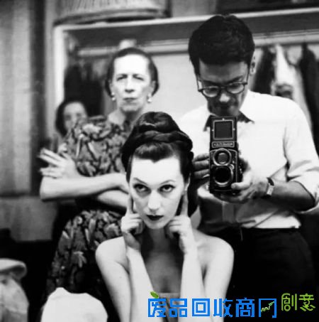 她不美,但这并不妨碍她创造引领潮流的美