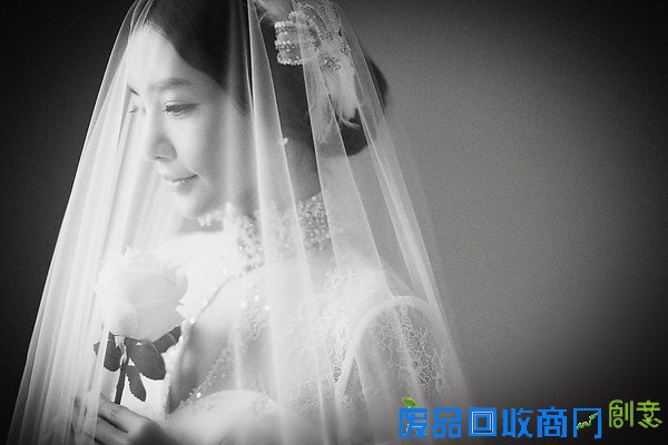 北京婚纱摄影；拍婚纱照如何微笑才更美