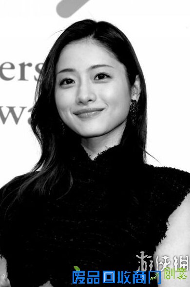 日本年度“颜值最高女性”诞生 曼妙性感写真美的心醉